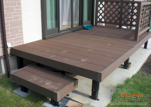 茨城県つくば市ののウッドデッキ リウッドデッキ 200 単体 +リウッドデッキ200 独立式リウッドステップ2型 施工例