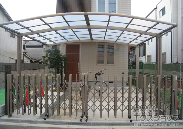 大阪府大阪市のLIXIL リクシル（トステム）のカーポート カーブポートシグマIII ワイド 積雪〜30cm対応 施工例