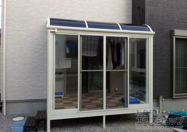 静岡県袋井市のLIXIL リクシル（トステム）のテラス囲い・サンルーム ほせるんですII R型 床納まり ランマ無し 積雪〜20cm対応 施工例
