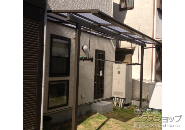 大阪府堺市のLIXIL リクシル（トステム）のテラス屋根 ライザーテラスII F型 テラスタイプ 単体 積雪〜20cm対応＋吊り下げ物干し ロング 2本入り 施工例