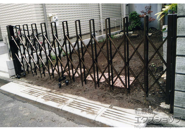 埼玉県蕨市南町ののカーゲート トリップゲート PA型(錠無し) ノンレール 片開き 35S 施工例