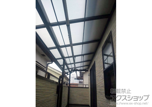 京都府八幡市のLIXIL リクシル（トステム）のバルコニー・ベランダ屋根 ライザーテラスIIF型 屋根タイプ 連棟 積雪〜20cm対応 施工例