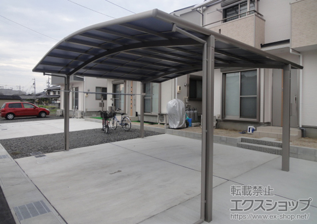 岐阜県岐阜市のLIXIL リクシル（トステム）のカーポート カーブポートシグマIII ワイド 積雪〜30cm対応+収納式物干し 標準タイプ 2本入 施工例