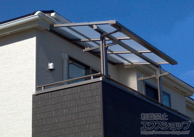 神奈川県大和市のLIXIL リクシル（トステム）のバルコニー・ベランダ屋根 ライザーテラスII F型 屋根タイプ 単体 積雪〜20cm対応＋屋根材ホルダーセット 関東間用 3本入り 施工例
