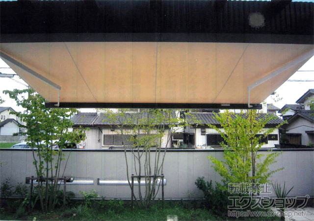 茨城県筑西市のLIXIL リクシル（トステム）のオーニング・日よけ 彩鳥CR型 ボックスタイプ 手動式 施工例