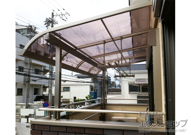 兵庫県尼崎市のLIXIL リクシル（トステム）のバルコニー・ベランダ屋根 ライザーテラスII R型 屋根タイプ 単体 積雪〜20cm対応 施工例