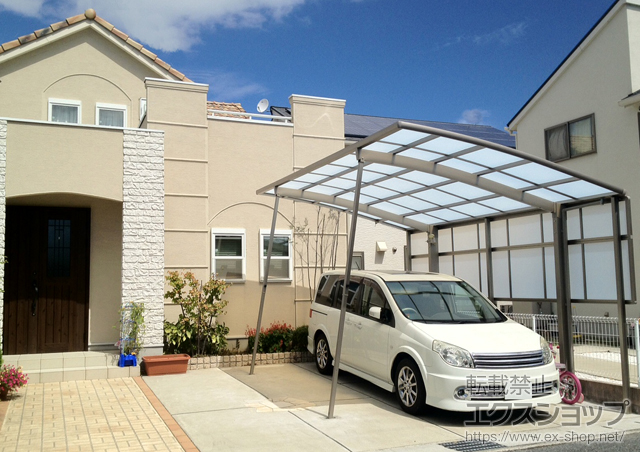 兵庫県姫路市のLIXIL リクシル（トステム）のカーポート カーブポートシグマIII 積雪〜20cm対応＋サイドパネル 2段用 施工例