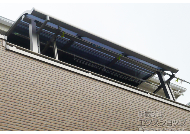 埼玉県新座市のLIXIL リクシル（トステム）のバルコニー・ベランダ屋根 ライザーテラスII R型 屋根タイプ 単体 積雪〜20cm対応 施工例