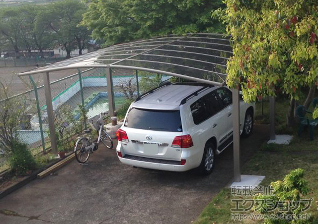 神奈川県伊勢原市のLIXIL リクシル（トステム）のカーポート カーブポートシグマIII ワイド 積雪〜20cm対応 施工例