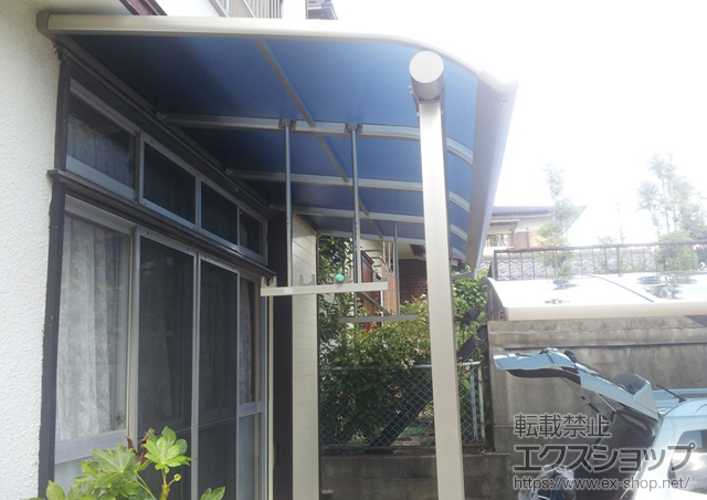 大阪府和泉市ののテラス屋根 プレシオステラス R型 テラスタイプ 単体 積雪〜20cm対＋YKK AP  吊り下げ式物干し 標準 2本入 施工例