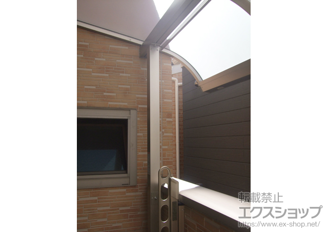 大阪府大阪市都島区のLIXIL リクシル（トステム）のバルコニー・ベランダ屋根 ライザーテラスII R型 屋根タイプ 単体 積雪〜20cm対応 施工例
