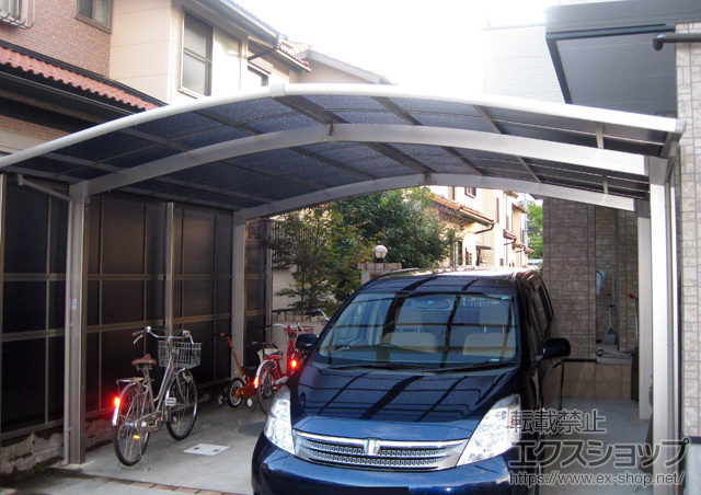 愛知県春日井市のLIXIL リクシル（トステム）のカーポート トステム  カーブポートシグマIII M合掌 積雪〜30cm対応＋カーブポートシグマIII サイドパネル 施工例