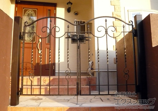 長崎県佐世保市のの門扉 トラディシオン門扉1型 両開き 門柱仕様 施工例