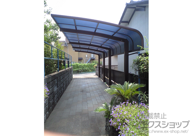 岡山県岡山市中区ののカーポート レイナキャップポート 縦連棟 積雪〜20cm対応 施工例