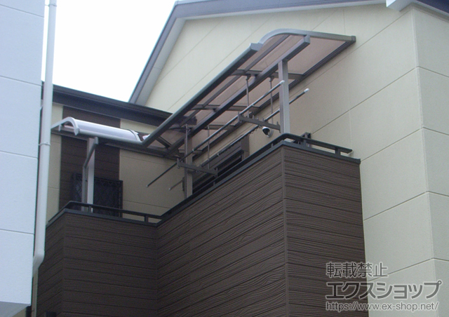 大阪府茨木市のLIXIL リクシル（トステム）のバルコニー・ベランダ屋根 ライザーテラスIIR型 屋根タイプ 連棟 積雪〜20cm対応 施工例