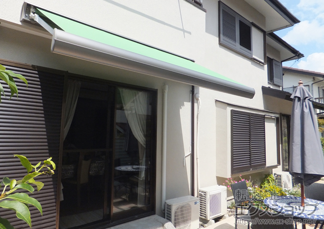 千葉県佐倉市のLIXIL リクシル（トステム）のオーニング・日よけ 彩鳥S型 ボックスタイプ 手動式 施工例