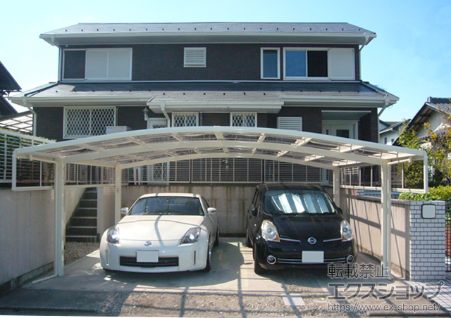 岐阜県岐阜市のLIXIL リクシル（トステム）のカーポート カーブポートシグマIII ワイド 積雪〜20cm対応＋サイドパネル H500 1段仕様 57タイプ ×2 施工例