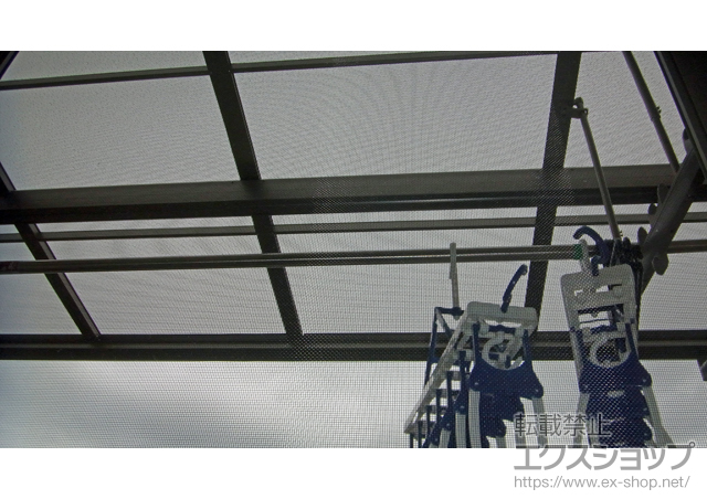 大阪府大阪市のLIXIL リクシル（トステム）のバルコニー・ベランダ屋根 ライザーテラスII F型 屋根タイプ 単体 積雪〜20cm対応 施工例