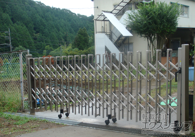 東京都王子市ののカーゲート トリップゲート 傾斜地専用型 ノンレール 片開き37S 施工例