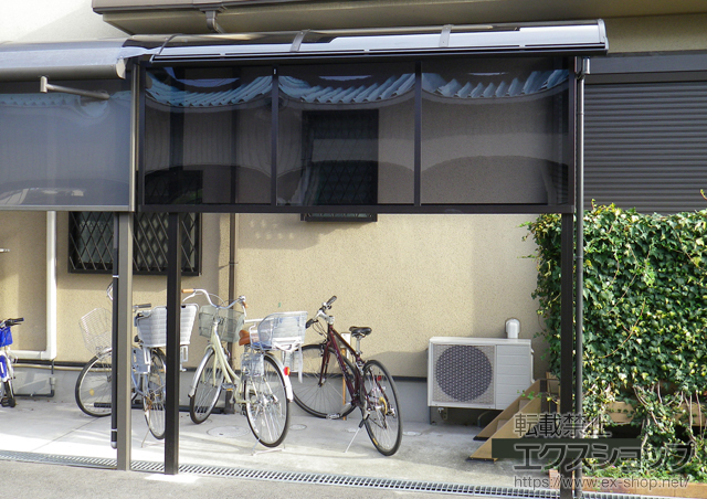 大阪府摂津市ののテラス屋根 プレシオステラス R型 テラスタイプ 単体 積雪〜20cm対応+前面パネル 1段（H1,000mm） 柱奥行移動タイプ 施工例