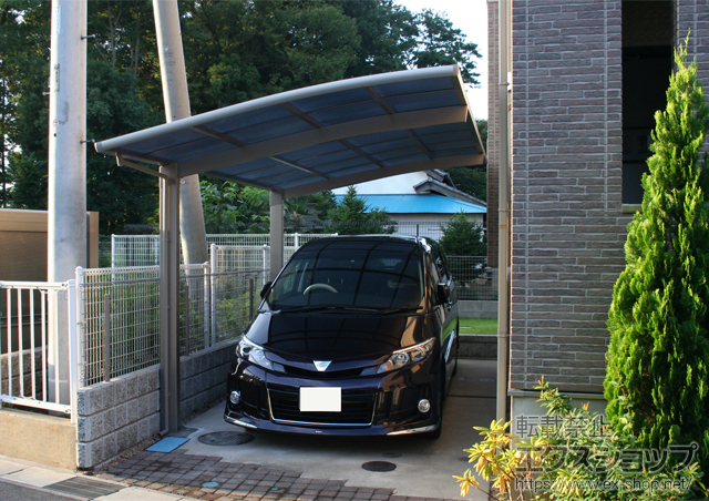 千葉県流山市のLIXIL リクシル（トステム）のカーポート カーブポートシグマIII 積雪〜20cm対応 施工例