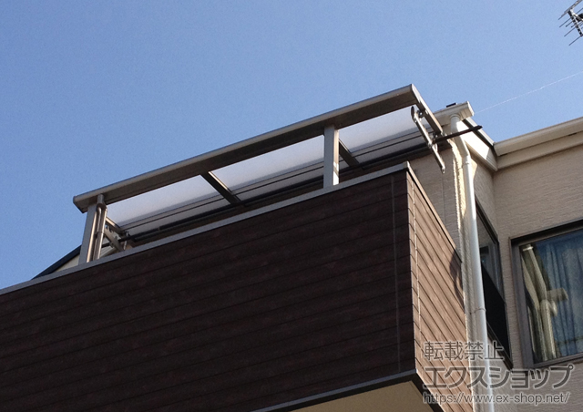 神奈川県横浜市のLIXIL リクシル（トステム）のバルコニー・ベランダ屋根 ライザーテラスII F型 屋根タイプ 単体 積雪〜20cm対応 施工例