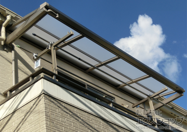 東京都西東京市のLIXIL リクシル（トステム）のバルコニー・ベランダ屋根 ライザーテラスII F型 ルーフタイプ 単体 積雪〜20cm対応 施工例