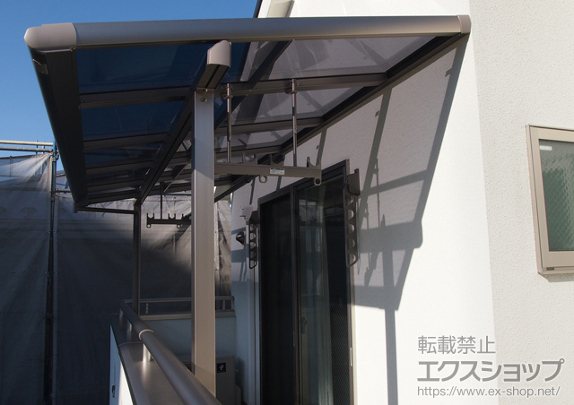 東京都八王子市のLIXIL リクシル（トステム）のバルコニー・ベランダ屋根 パワーアルファ F型 屋根タイプ 単体 積雪〜30cm対応 施工例