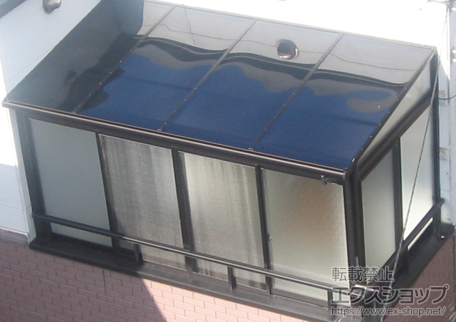 青森県上北郡七戸町のLIXIL リクシル（トステム）のバルコニー・ベランダ屋根 ライザーテラスII F型 1500 屋根タイプ 単体 積+雪〜50cm対応+吊り下げ式物干し ワイド 標準 2本入 施工例