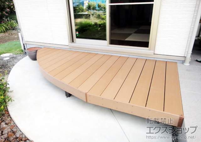 埼玉県深谷市のLIXIL リクシル（トステム）のウッドデッキ リコステージII 単体 施工例