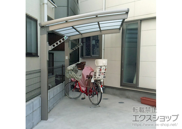 東京都葛飾区のLIXIL リクシル（トステム）のサイクルポート・駐輪場 カーブポートシグマIII ミニ 積雪〜20cm対応＋収納式物干し 施工例