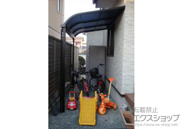 熊本県熊本市のLIXIL リクシル（トステム）のテラス屋根 ライザーテラスII R型 テラスタイプ 単体 積雪〜20cm対応＋吊り下げ式物干し　標準　2本入り 施工例