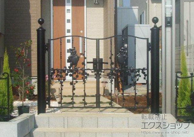 埼玉県川越市のLIXIL リクシル(新日軽)の門扉 ディズニー門扉 プーさんB型 両開き 丸門柱式 施工例