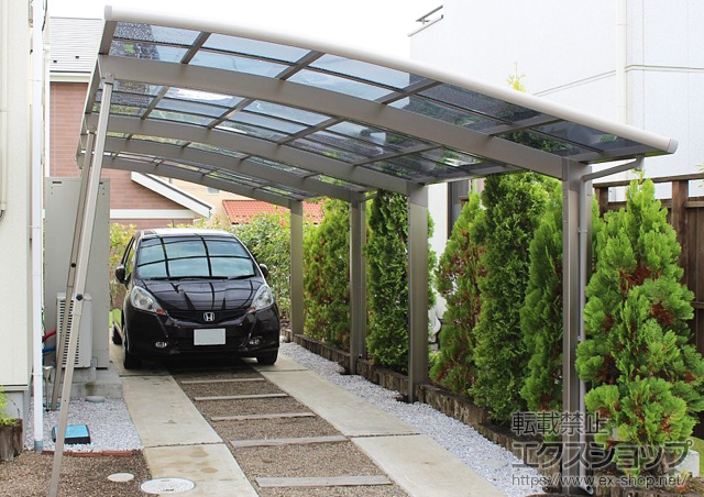 宮城県塩竈市のLIXIL リクシル（トステム）のカーポート カーブポートシグマIII 縦連棟 積雪〜20cm対応＋カーブポートシグマIII 着脱式サポート 施工例