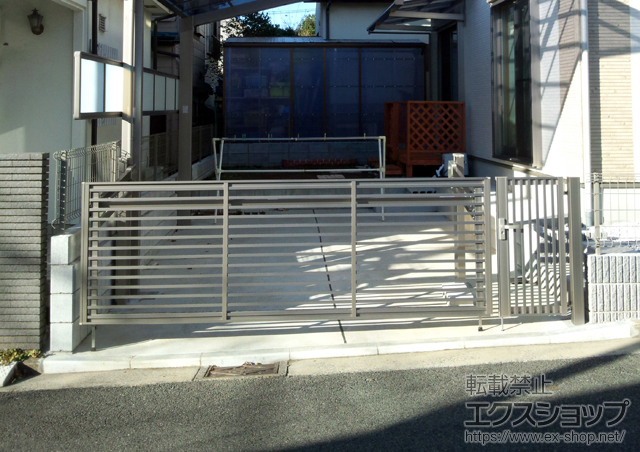 神奈川県横浜市ののカーゲート オーバードアS1型 手動式+開戸セット S2型用（縦格子） 施工例