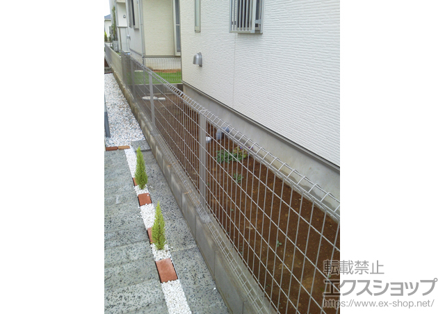 茨城県牛久市ののフェンス・柵 イーネットフェンス1F型 自由柱タイプ 施工例