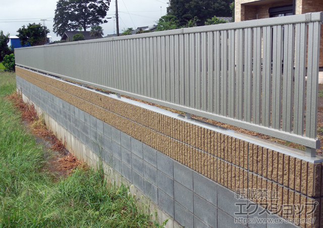 埼玉県行田市ののフェンス・柵 エクスラインフェンス22型 自由柱仕様 施工例