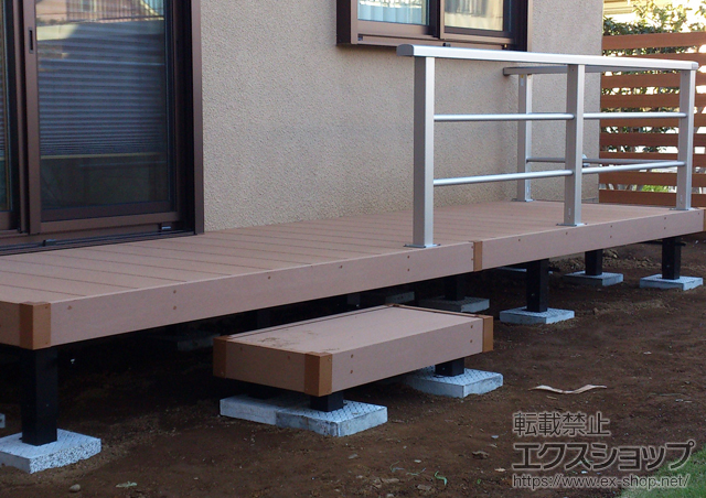 千葉県印西市ののウッドデッキ リウッドデッキ 200 単体+独立式 リウッドステップ2型+シンプルモダンデッキフェンス2型（横格子タイプ） 施工例