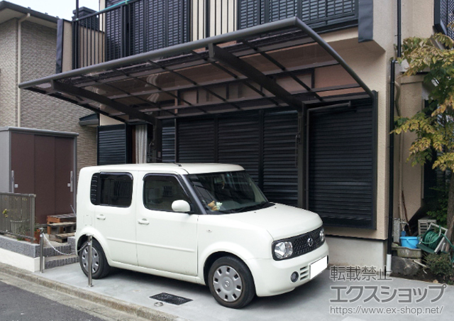 神奈川県横浜市旭区のLIXIL リクシル（トステム）のカーポート カーブポートシグマIII 積雪〜20cm対応＋収納式物干し 標準 2本入 施工例