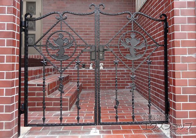 千葉県松戸市のLIXIL リクシル(新日軽)の門扉 ディズニー門扉ミッキーB型 両開き 角門柱式 施工例