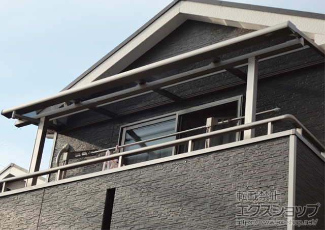福岡県宗像市のLIXIL リクシル（トステム）のバルコニー・ベランダ屋根 ライザーテラスII F型 バルコニー屋根 積雪〜20?対応 施工例