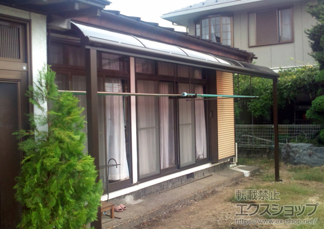 群馬県利根郡みなかみ町ののテラス屋根 ヴェクターテラス R型 テラスタイプ 単体 積雪〜20cm対応+吊り下げ物干し 標準 3本入 施工例