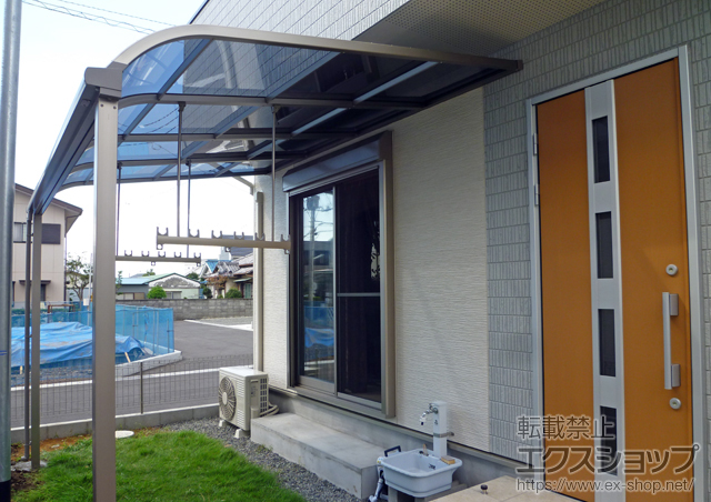 静岡県富士市のLIXIL リクシル（トステム）のテラス屋根 ライザーテラスII R型 テラスタイプ 単体 積雪〜20cm対応 施工例