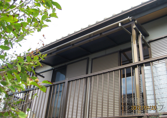 埼玉県上尾市のLIXIL リクシル（トステム）のバルコニー・ベランダ屋根 ライザーテラスII R型 屋根タイプ 単体 積雪〜20cm対応 施工例