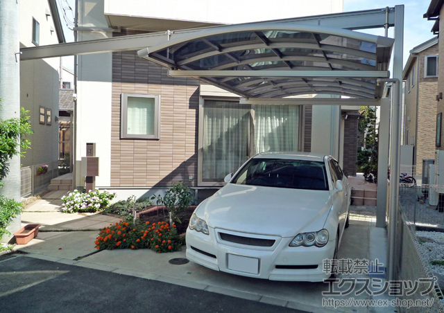 東京都町田市のLIXIL リクシル（トステム）のカーポート マルチスクエア アール屋根 レギュラー ロング柱 施工例