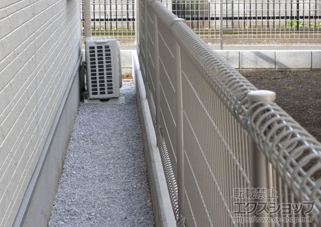 埼玉県埼玉県ののフェンス・柵 ハイグリッドフェンスN1型 間仕切り柱仕様 施工例