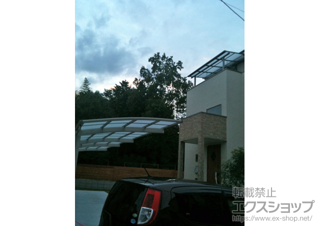 奈良県大和高田市のLIXIL リクシル（トステム）のバルコニー・ベランダ屋根 ライザーテラスII F型 屋根タイプ 単体 積雪〜20ｃｍ対応+吊り下げ物干し 標準 2本入 施工例