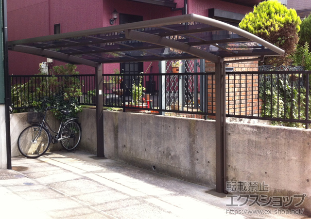 神奈川県横浜市のLIXIL リクシル（トステム）のサイクルポート・駐輪場 カーブポートシグマIII ミニ　積雪〜20cm対応 施工例