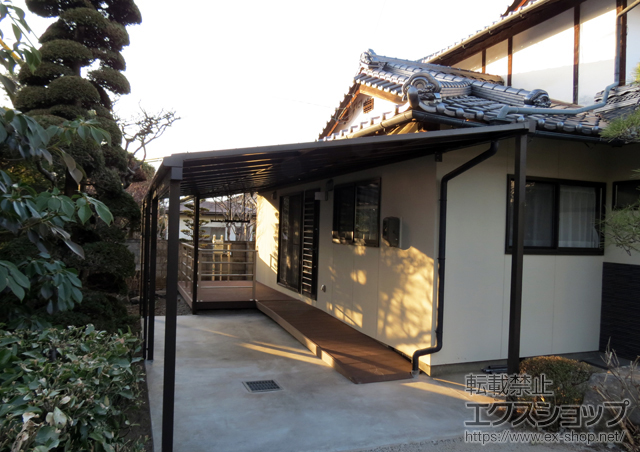 長野県佐久市のLIXIL リクシル（トステム）のテラス屋根 ライザーテラスII F型 テラスタイプ 連棟 積雪〜20cm対応+吊り下げ物干し 標準 2本入+ライザーテラスII 積雪カバー 施工例