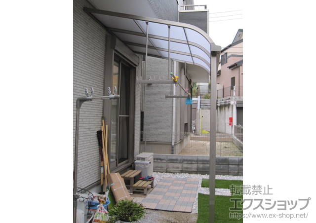 埼玉県川口市のLIXIL リクシル（トステム）のテラス屋根 ライザーテラスII R型 テラスタイプ 単体 施工例